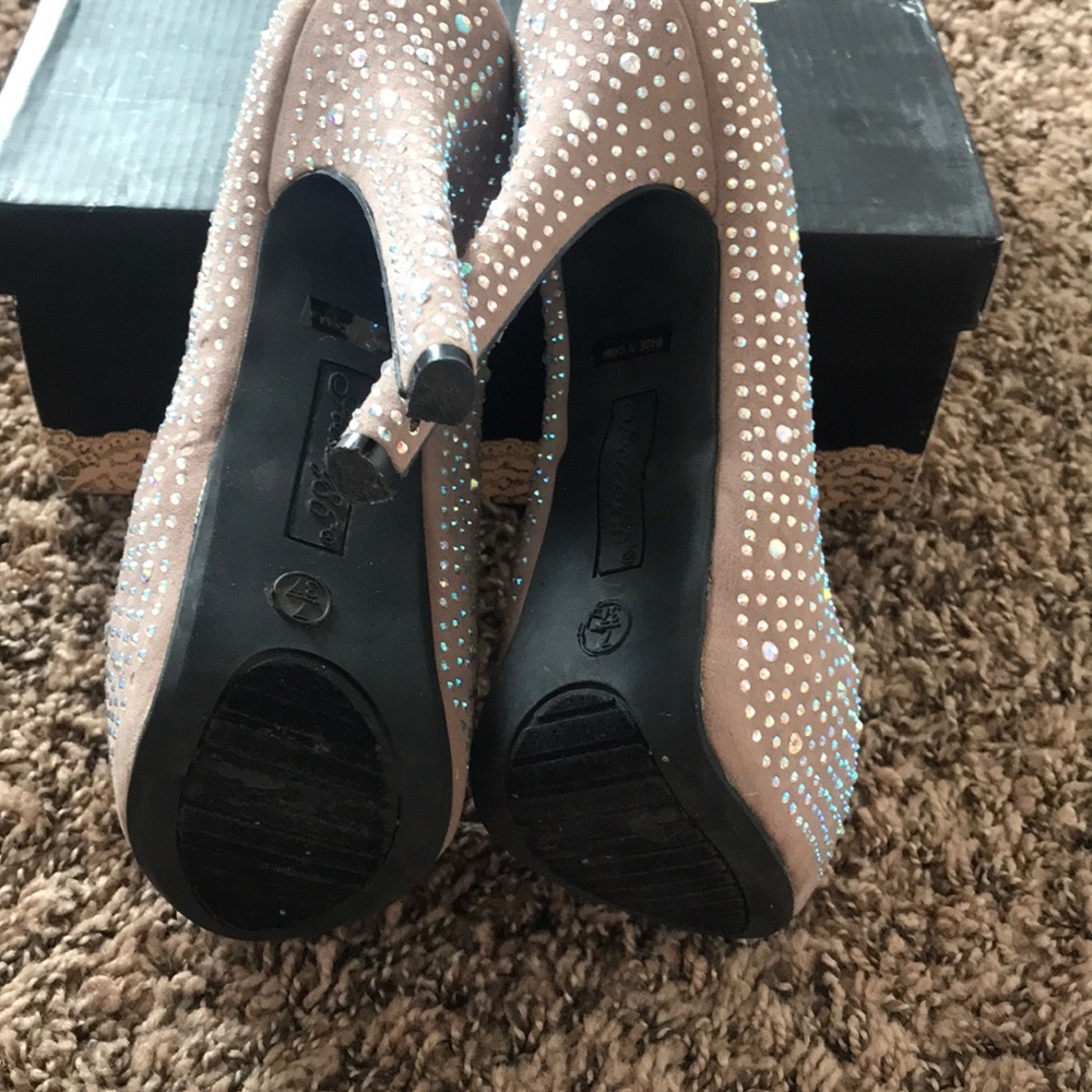 Heels - Picture 4 of 5
